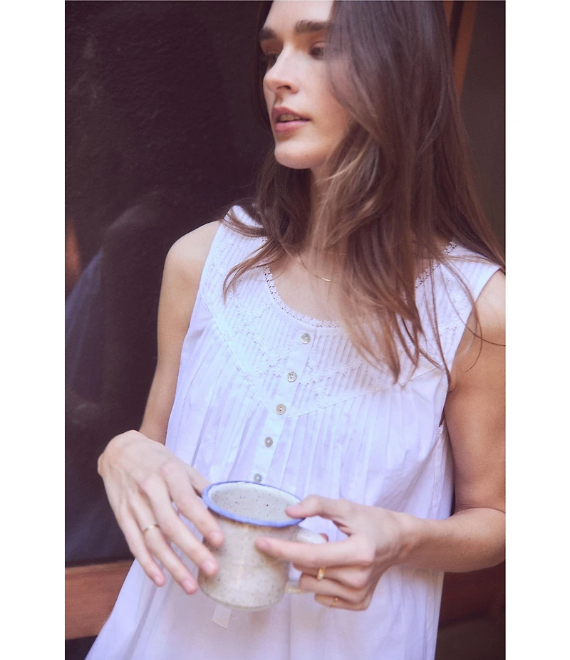 Eileen West Woven Sleeveless Scoop Neck Chemise