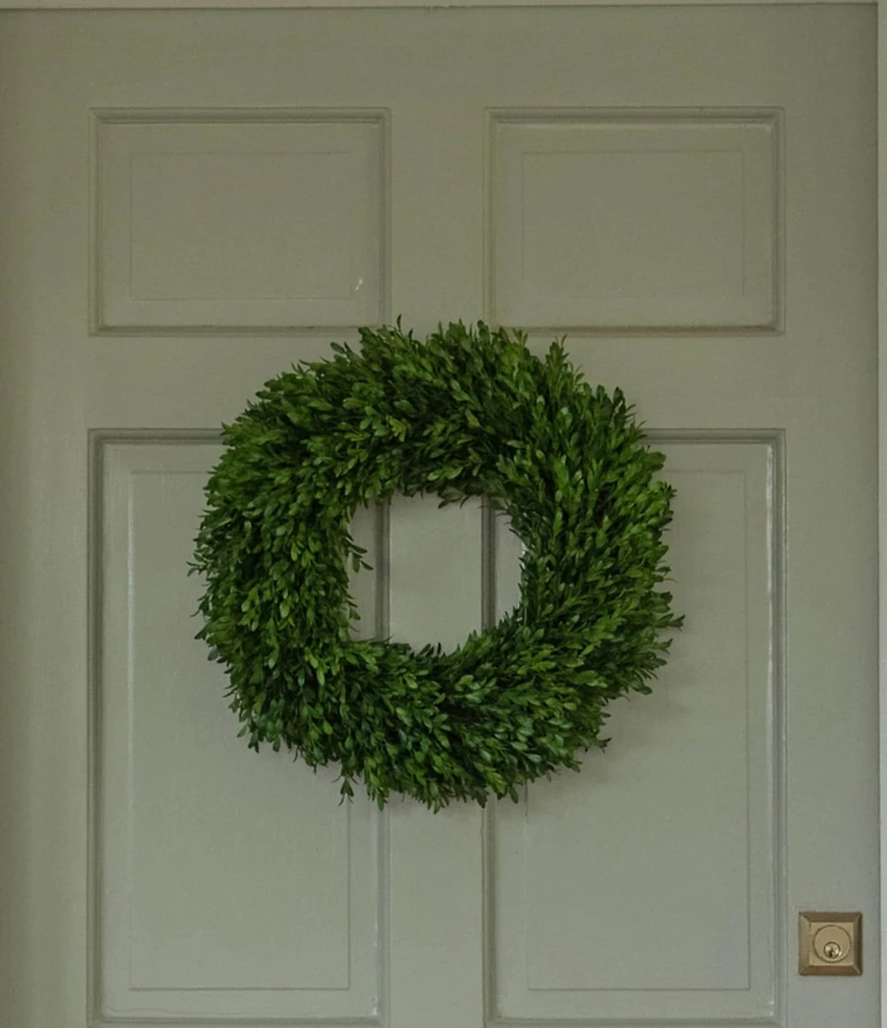 Fig & Dove 18#double; Round Boxwood Wreath