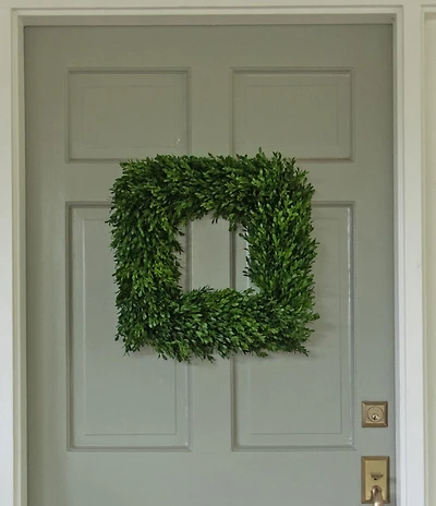 Fig & Dove 18#double; Square Boxwood Wreath