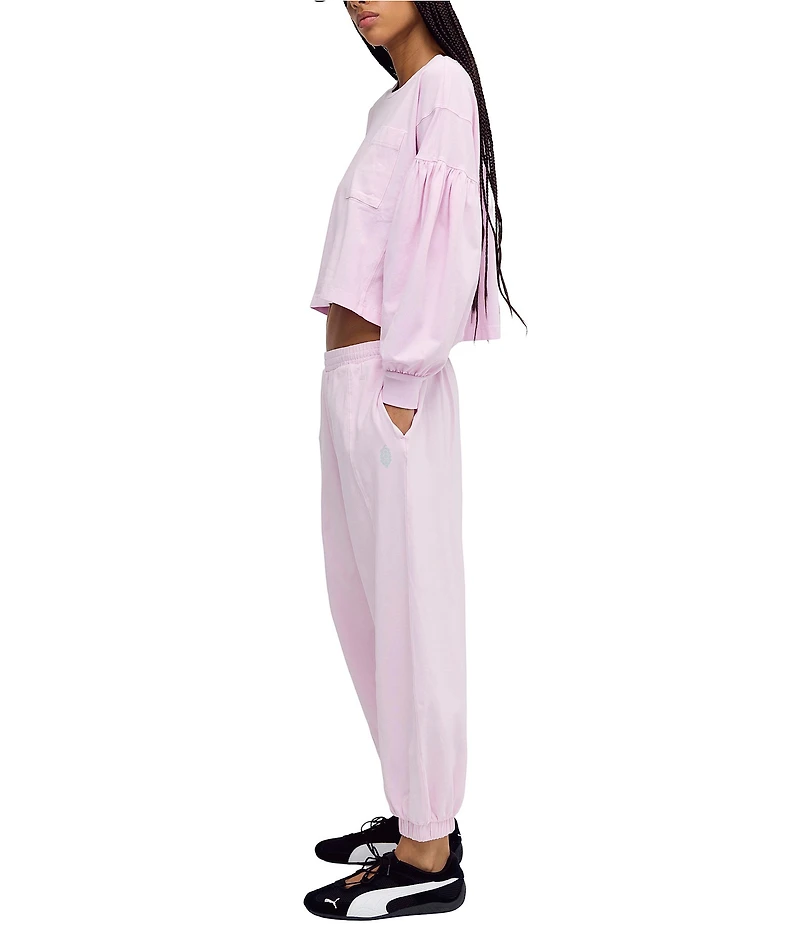FP Movement Hot Shot Recovery Crew Neck Long Sleeve Top and Mid-Rise Ankle Length Jogger Pant Two-Piece Set