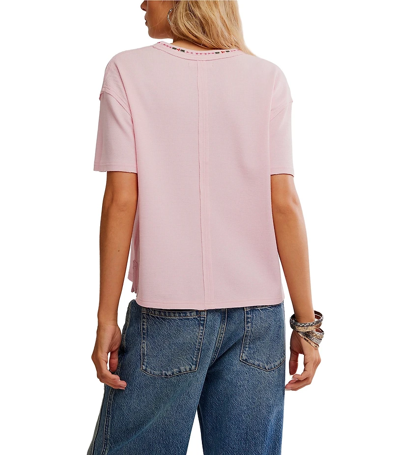 Free People Merry Meowy Christmas Scoop Neck Short Sleeve Kitten Graphic Tee