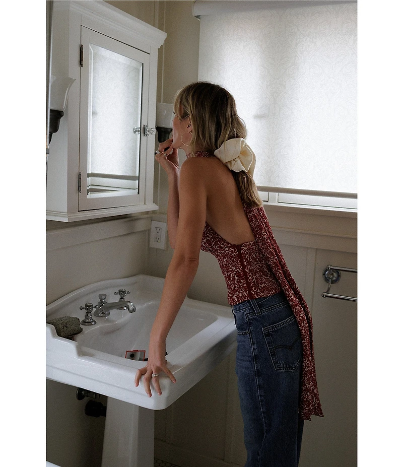 Gianni Bini x Cyd Morris The Van V Neck Sleeveless Crinkle Halter Top