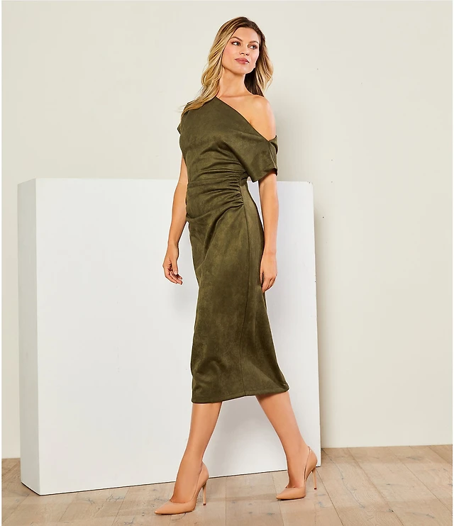 Gibson & Latimer Faux Suede Asymmetric Neck One Shoulder Off-The-Shoulder  Short Sleeve Ruched Sheath Midi Dress at Hamilton Place in Chattanooga, TN