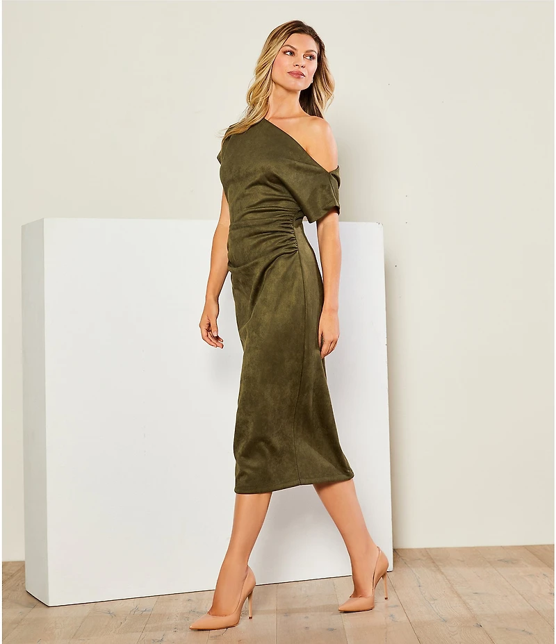 Gibson & Latimer Faux Suede Asymmetric Neck One Shoulder Off-The-Shoulder Short Sleeve Ruched Sheath Midi Dress