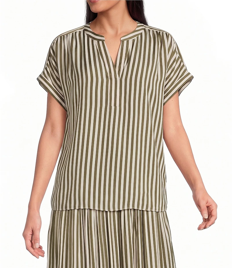 Gibson & Latimer Stripe Split V Neck Short Sleeve Woven Blouse