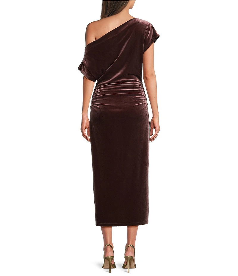 Gibson & Latimer Velvet Asymmetric Neck One Shoulder Off-The-Shoulder Short Sleeve Ruched Sheath Midi Dress