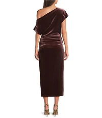 Gibson & Latimer Velvet Asymmetric Neck One Shoulder Off-The-Shoulder Short Sleeve Ruched Sheath Midi Dress