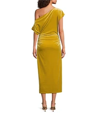 Gibson & Latimer Velvet Asymmetric Neck One Shoulder Off-The-Shoulder Short Sleeve Ruched Sheath Midi Dress