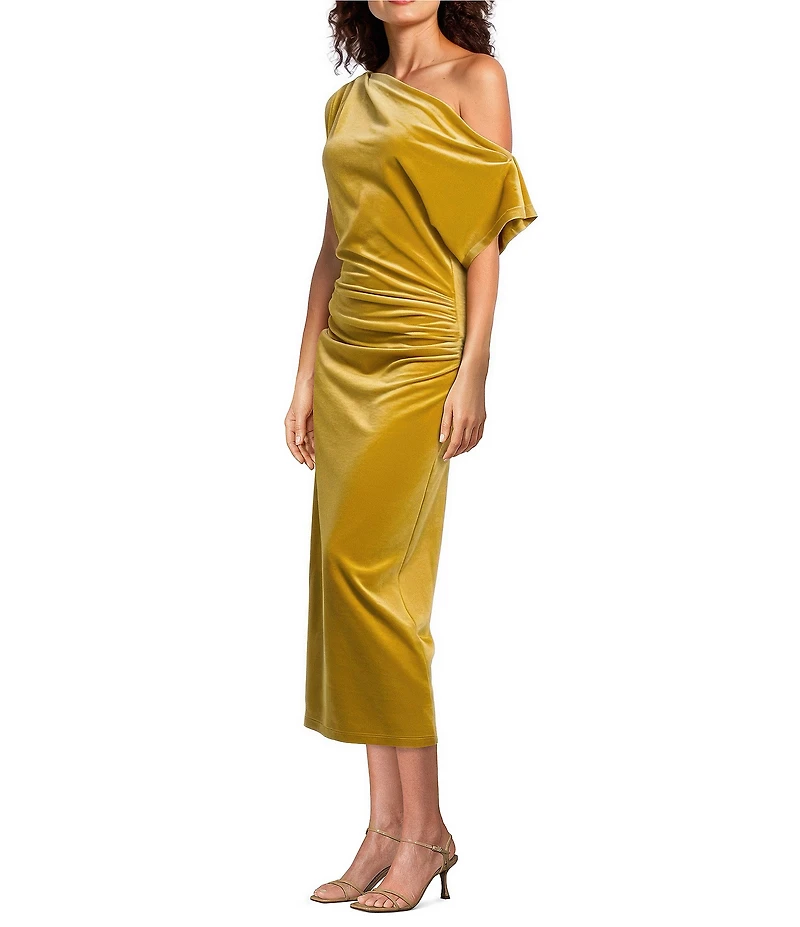 Gibson & Latimer Velvet Asymmetric Neck One Shoulder Off-The-Shoulder Short Sleeve Ruched Sheath Midi Dress