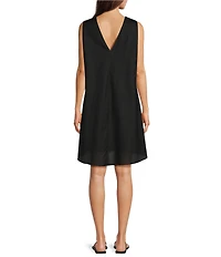 Gibson & Latimer Woven Crew Neck Sleeveless Deep Backline Twist Caftan Dress