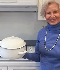 Golden Rabbit Enamelware White Dutch Oven