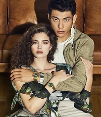 Guess Women's Cosmo Analog Crystal Gold Tone Stainless Steel Bracelet Watch