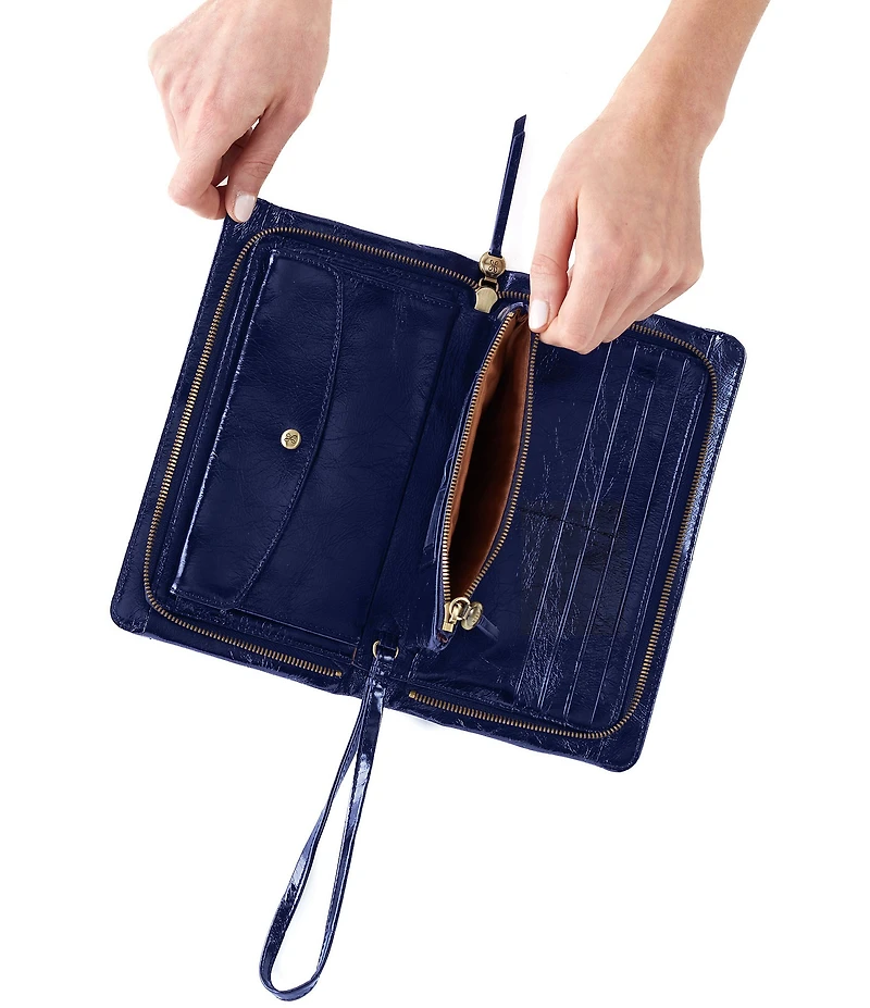 HOBO Evolve Wristlet