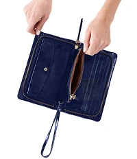 HOBO Evolve Wristlet