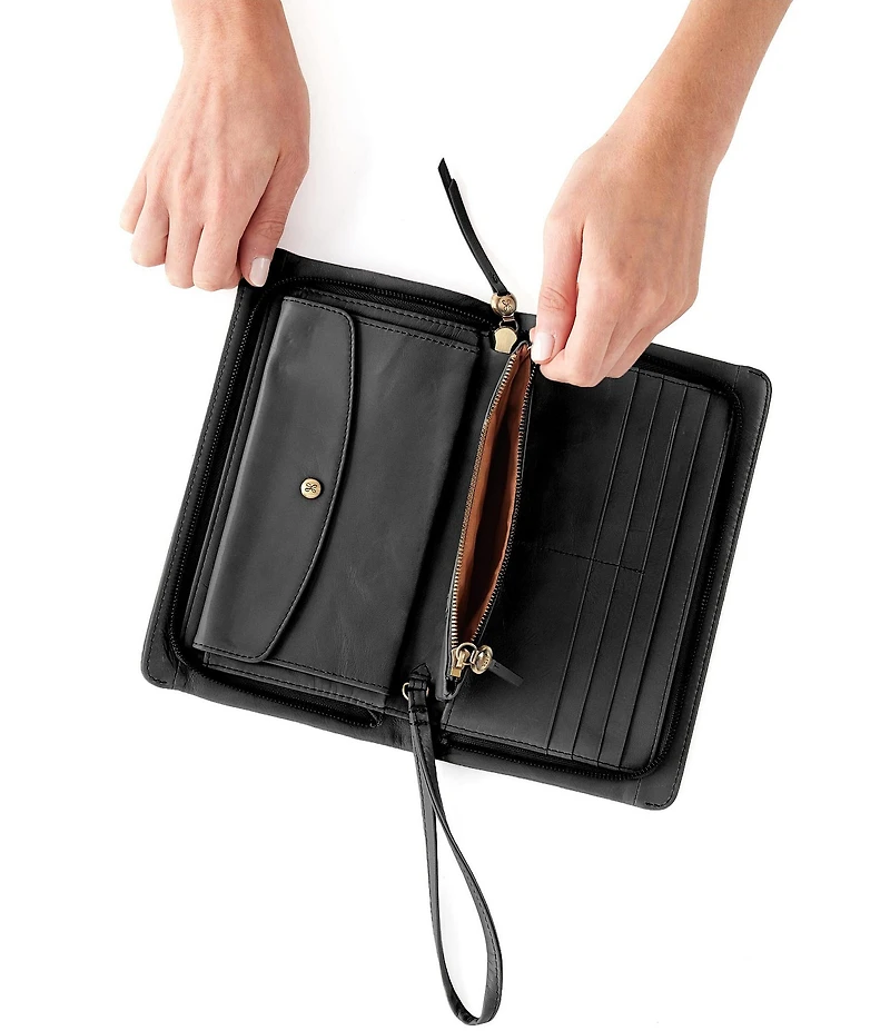 HOBO Evolve Wristlet
