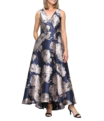 Ignite Evenings Petite Size Floral Sleeveless V-Neck Printed Jacquard Gown