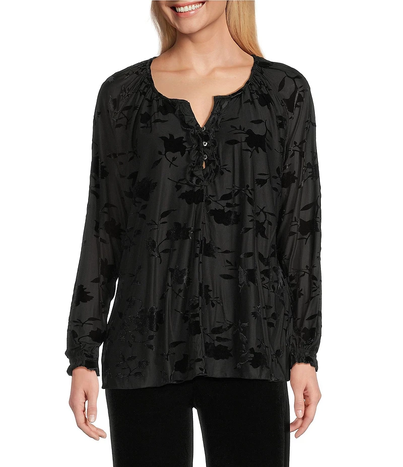 Intro Clip Dot Split V-Neck 3/4 Sleeve Ruffle Blouse