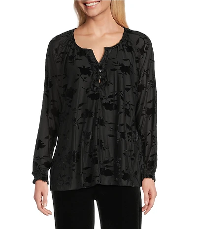 Intro Clip Dot Split V-Neck 3/4 Sleeve Ruffle Blouse