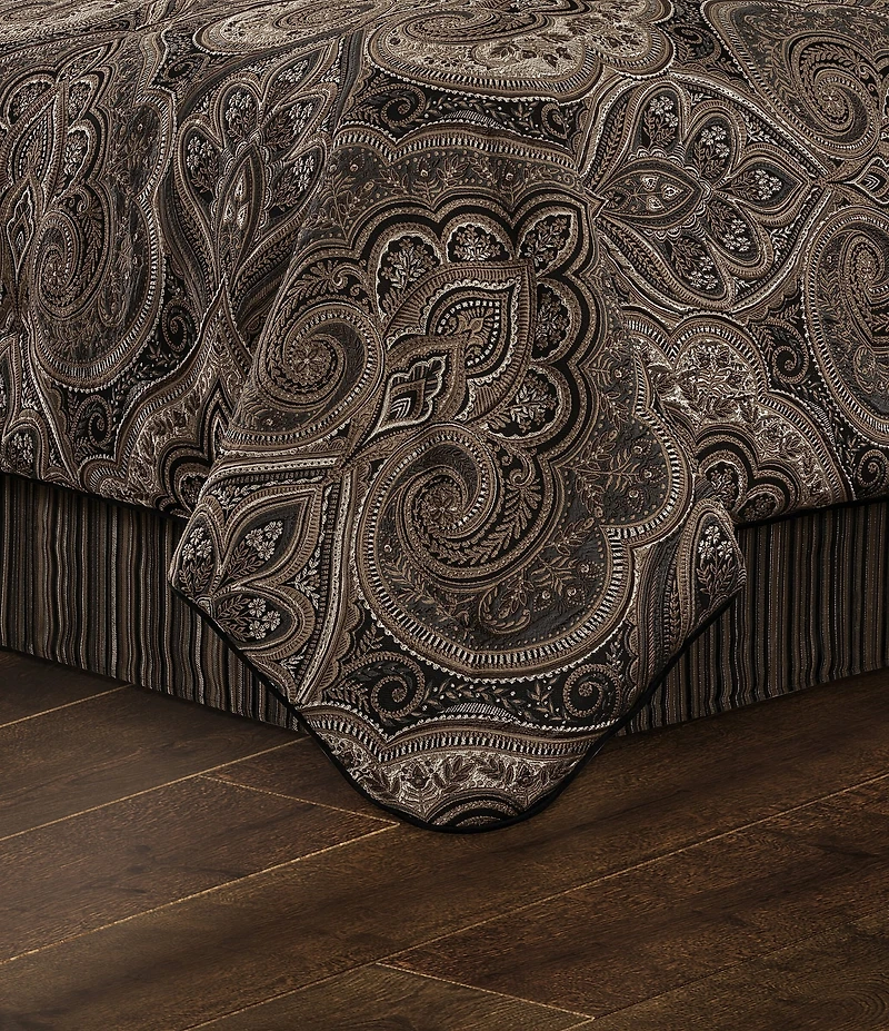J. Queen New York Cipriana Oversized Woven Damask Comforter Set