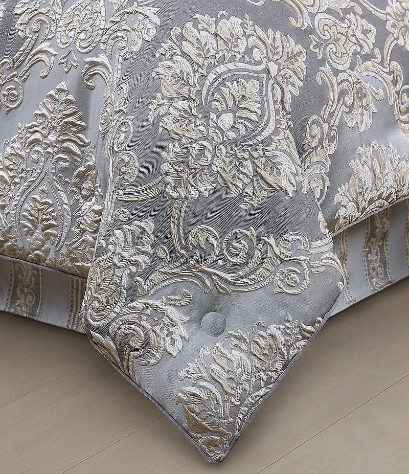 J. Queen New York Krista Oversized Woven Damask Comforter Set
