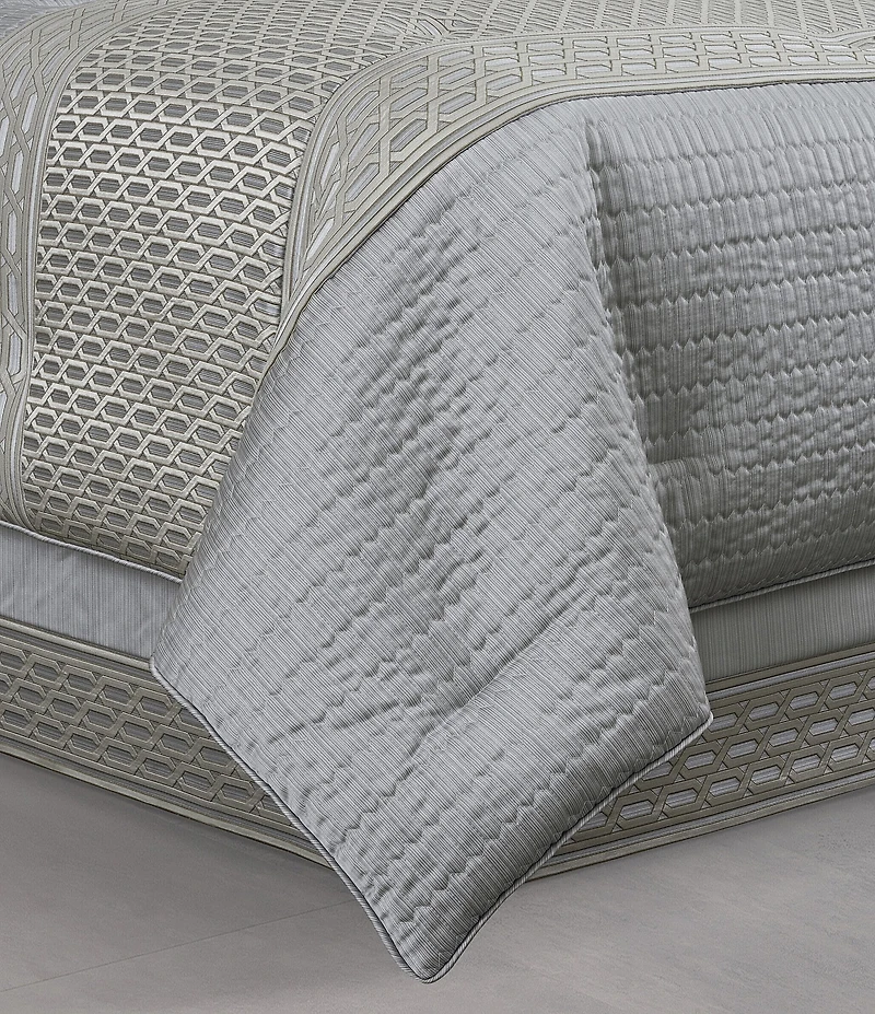 J. Queen New York Metropolitan Comforter Set