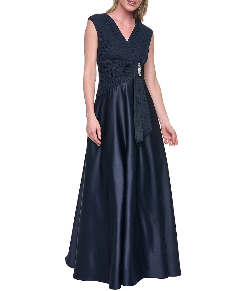 Jessica Howard Crinkle Knit Satin V Neck Sleeveless Waist Pin Long Gown