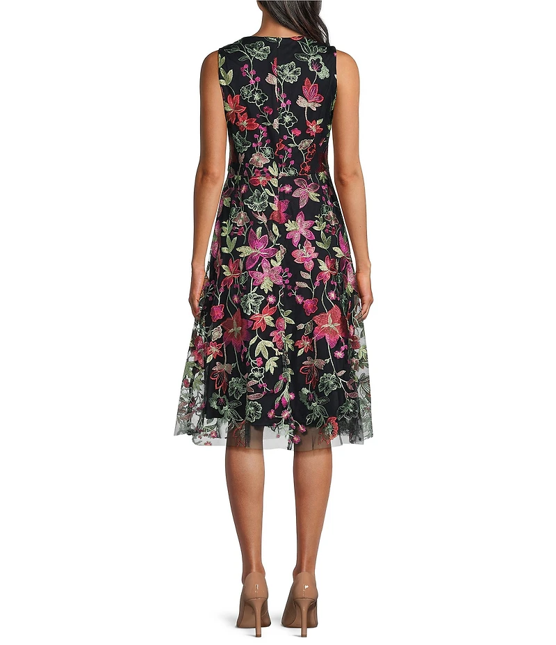 Jessica Howard Petite Size Sleeveless V-Neck Floral Embroidered Dress