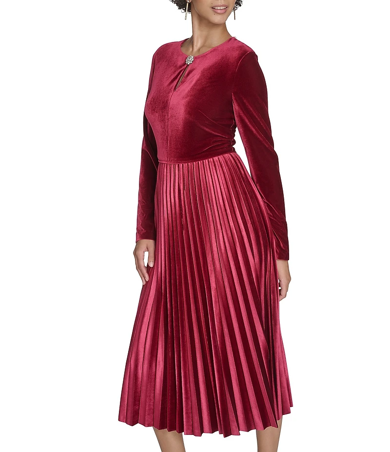 Jessica Howard Petite Size Stretch Velvet Keyhole Neck Long Sleeve Pleated Skirt Midi Dress
