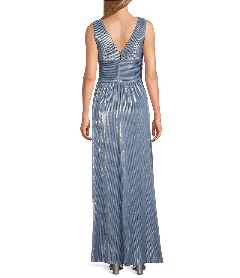 Jessica Howard Sleeveless V-Neck Pleated Metallic Knit Gown
