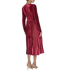 Jessica Howard Stretch Velvet Keyhole Neck Long Sleeve Pleated Skirt Midi Dress