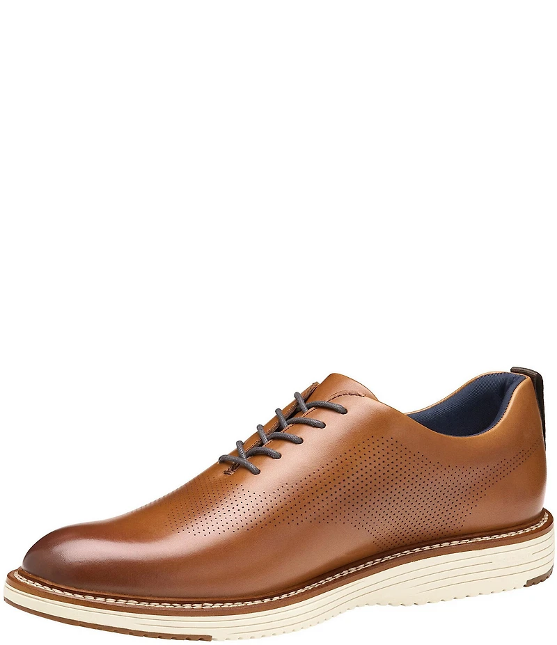 Johnston & Murphy Men's Upton One Piece Perforated Leather Plain Toe Oxfords