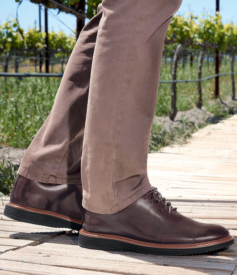 Johnston & Murphy Men's Upton One Piece Perforated Leather Plain Toe Oxfords