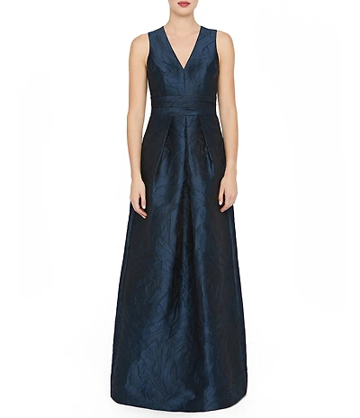 Kay Unger Jacquard V-Neck Sleeveless Pleated Gown