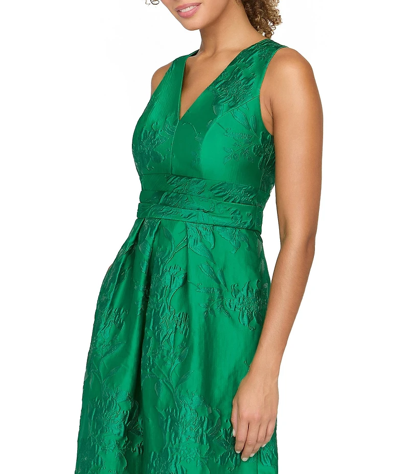 Kay Unger Mariah Textured Floral Jacquard V-Neck Sleeveless A-Line Gown