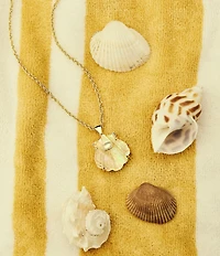 Kendra Scott Lucia Shell Short Pendant Necklace