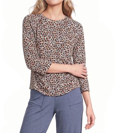 Kinesis Leopard Print 3/4 Sleeve Ruched Crew Neck Tee
