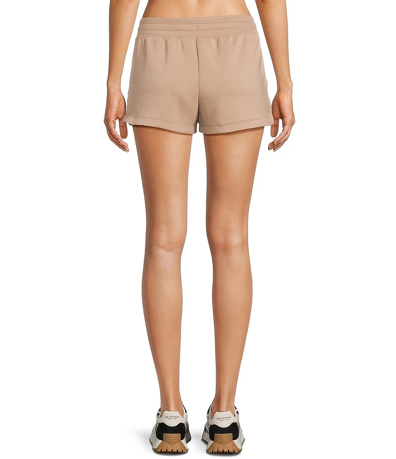 Kinesis Mid-Rise Contrast Piping Shorts