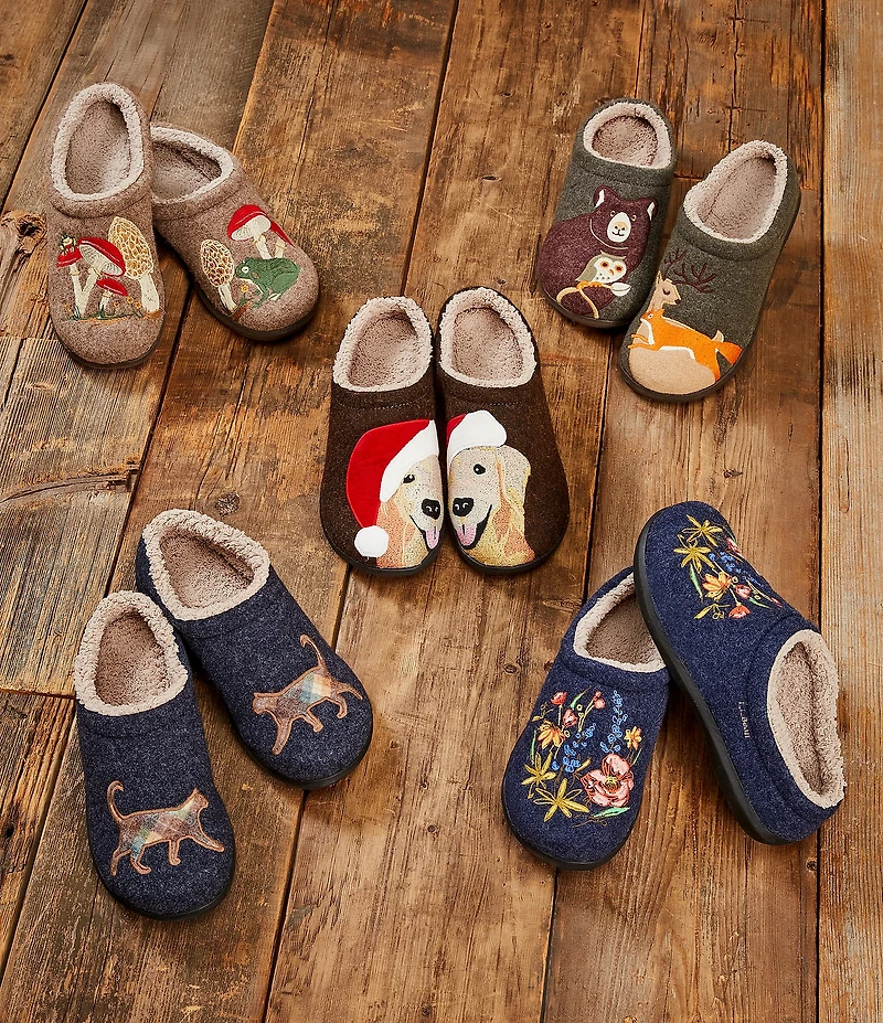 L.L.Bean Daybreak Scuff Santa Hat Golden Retriever Motif Slippers