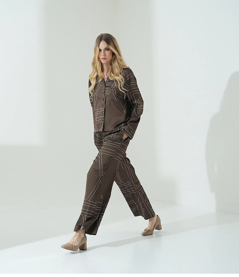 Le' AL.X Woven Satin Logo Print Notch Lapel Button Front Long Sleeve Coordinating Shirt