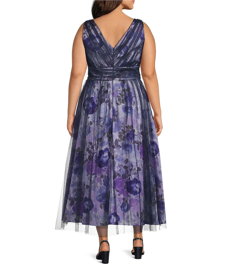 Le Bos Plus Size V-Neck Sleeveless Mesh Overlay Gown