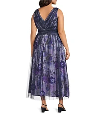 Le Bos Plus Size V-Neck Sleeveless Mesh Overlay Gown