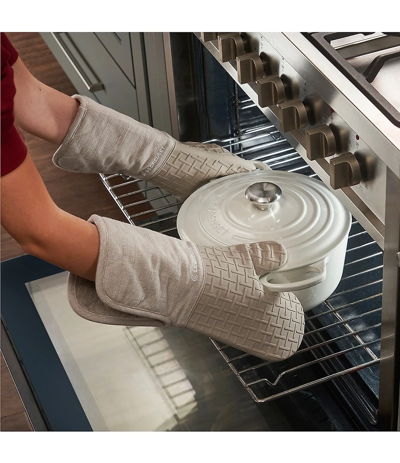 Le Creuset Oven Mitt - 15 in