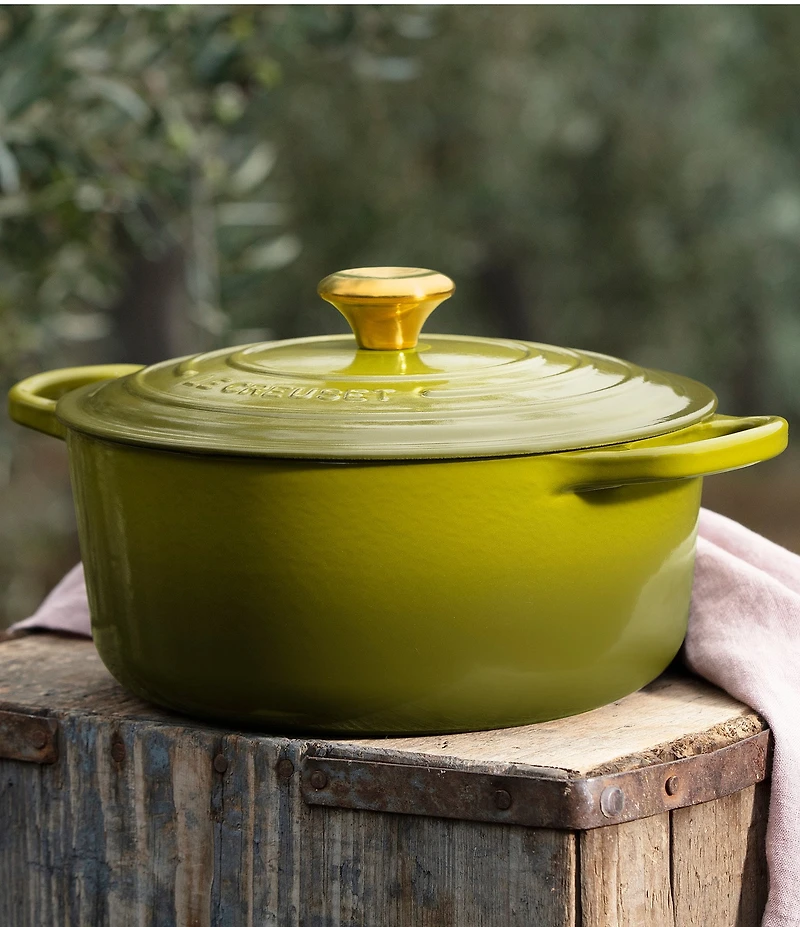 Le Creuset Signature -Quart Round Enameled Cast Iron Dutch Oven with Gold Stainless Steel Knob