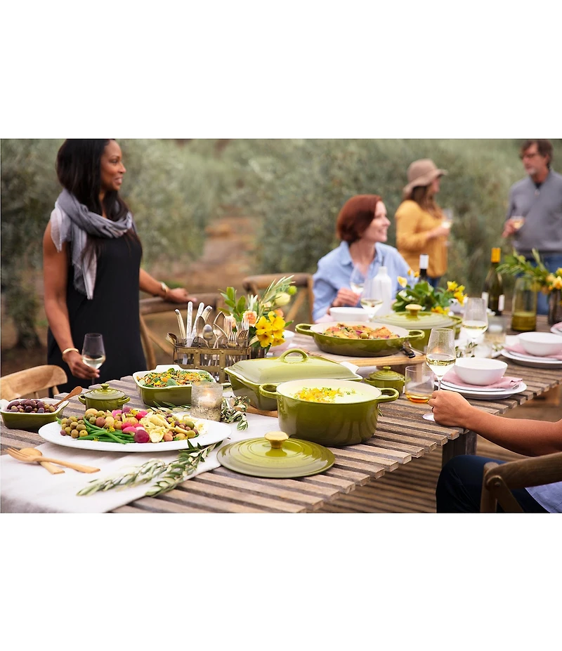 Le Creuset Signature 7.25-Quart Round Enameled Cast Iron Dutch Oven with Gold Stainless Steel Knob