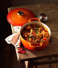 Le Creuset Signature 4.5-Quart Round Enameled Cast Iron Dutch Oven