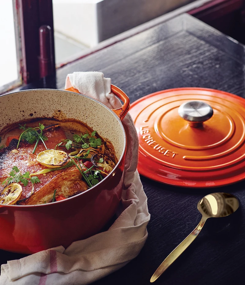 Le Creuset Signature 4.5-Quart Round Enameled Cast Iron Dutch Oven