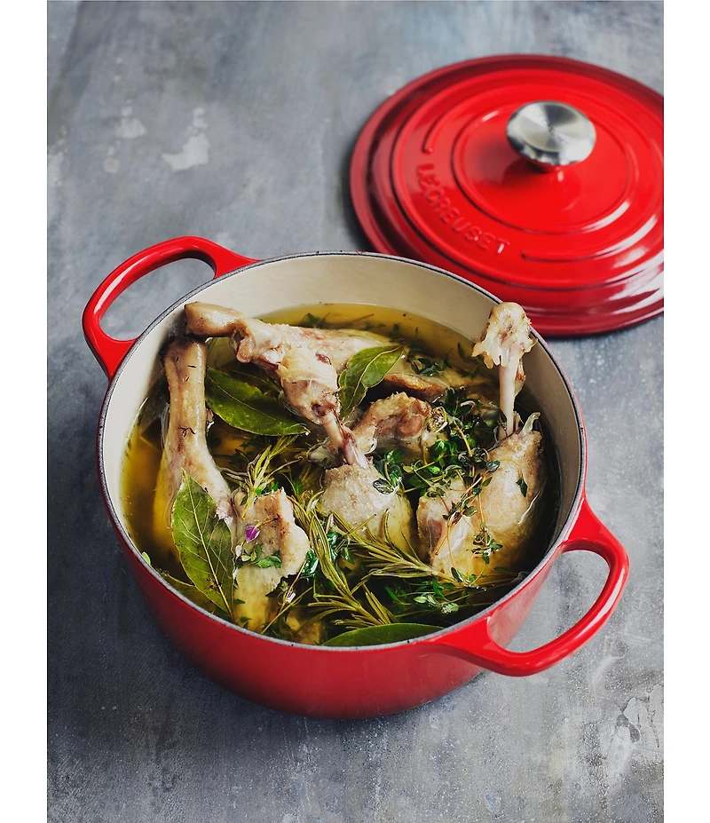 Le Creuset Signature 4.5-Quart Round Enameled Cast Iron Dutch Oven