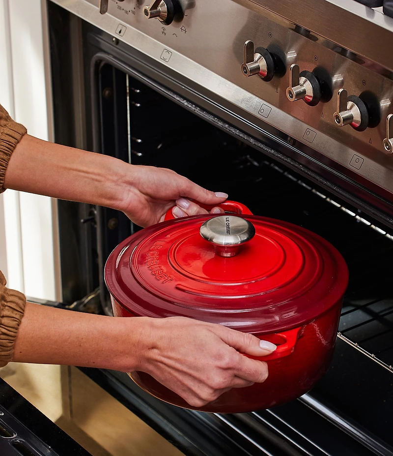 Le Creuset Signature 4.5-Quart Round Enameled Cast Iron Dutch Oven