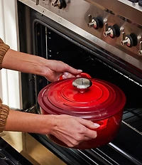 Le Creuset Signature 4.5-Quart Round Enameled Cast Iron Dutch Oven