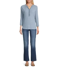 Leo & Nicole Petite Size Pointelle Knit Ruffle V-Neck 3/4 Sleeve Relaxed Tee